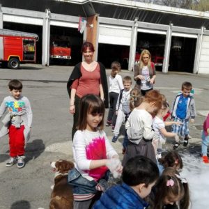 Patuljci u poseti vatrogascima-11