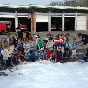 Patuljci u poseti vatrogascima-14