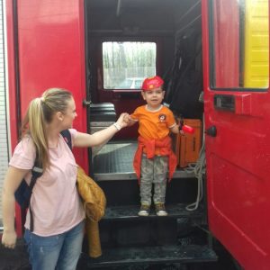 Patuljci u poseti vatrogascima-2