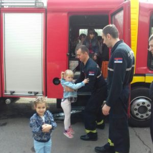Patuljci u poseti vatrogascima-9