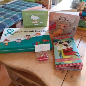 Dodela novogodišnjih paketa udruženju dece obolele od raka Nurdor-10