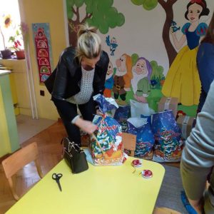 Dodela novogodišnjih paketa udruženju dece obolele od raka Nurdor-6